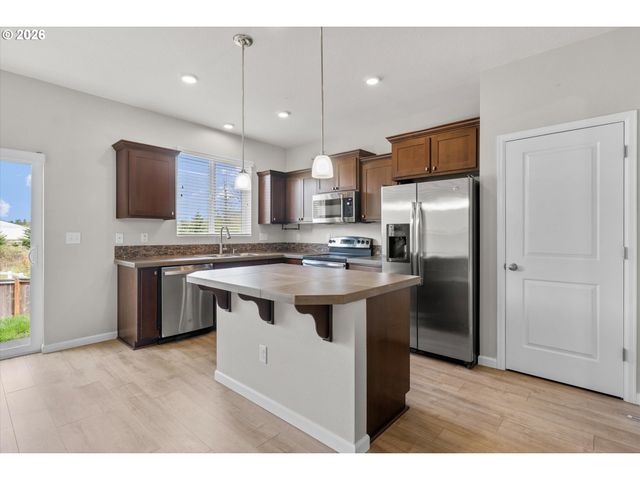 17323 Se ELIAS Ct, Damascus, OR 97089