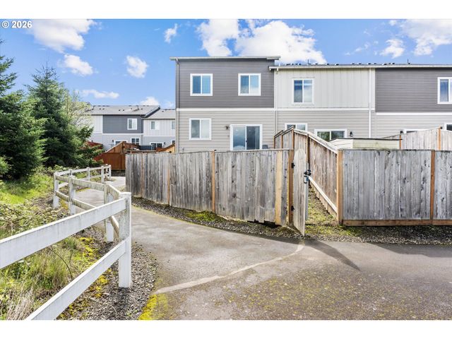 17323 Se ELIAS Ct, Damascus, OR 97089