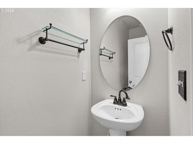 17323 Se ELIAS Ct, Damascus, OR 97089