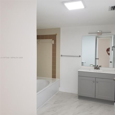 1301 NE 7th St 314, Hallandale Beach, FL 33009