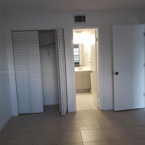 1301 NE 7th St 314, Hallandale Beach, FL 33009