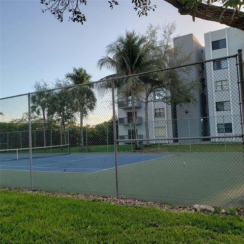 1301 NE 7th St 314, Hallandale Beach, FL 33009