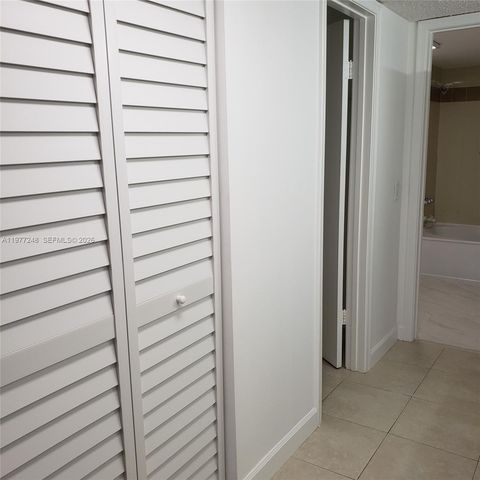 1301 NE 7th St 314, Hallandale Beach, FL 33009