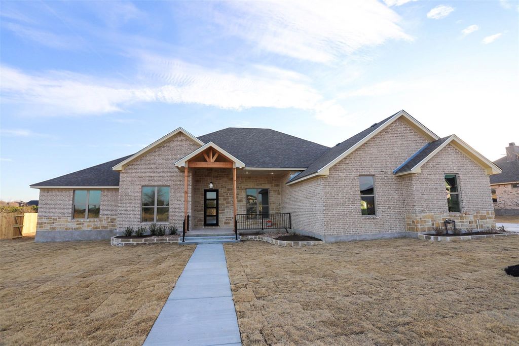 1820 Dorian DR, Salado, TX 76571