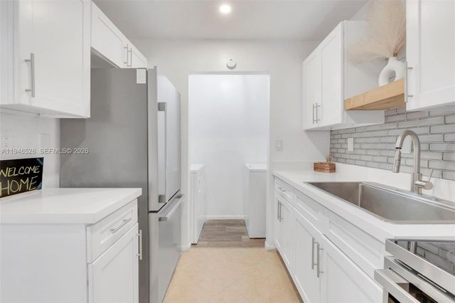 927 NE 199th St 202, Miami, FL 33179