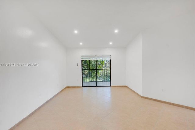 927 NE 199th St 202, Miami, FL 33179