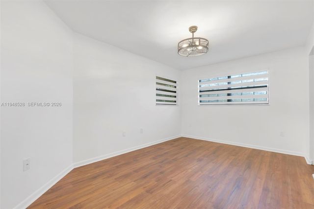 927 NE 199th St 202, Miami, FL 33179