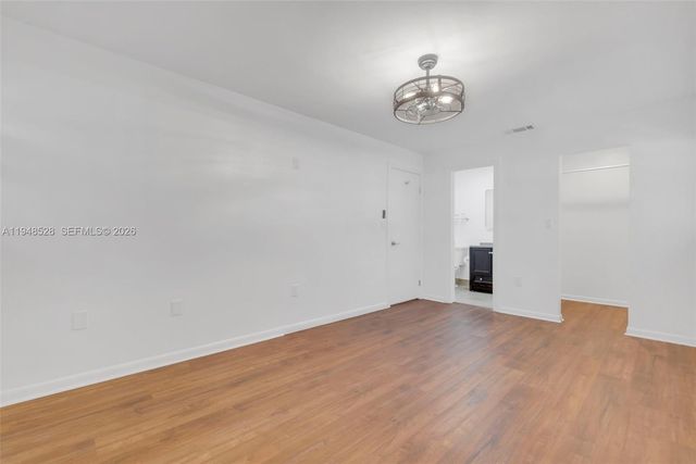 927 NE 199th St 202, Miami, FL 33179