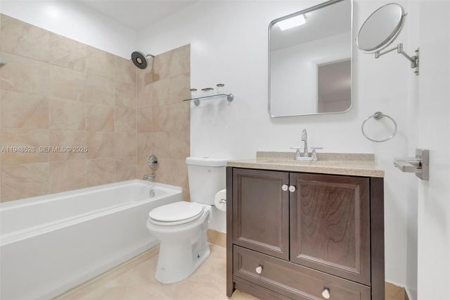 927 NE 199th St 202, Miami, FL 33179