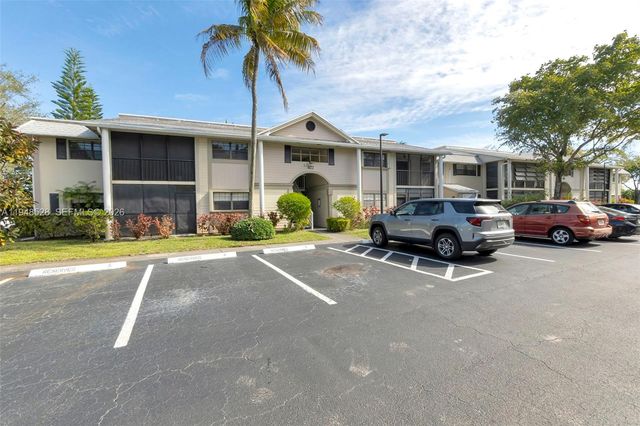 927 NE 199th St 202, Miami, FL 33179