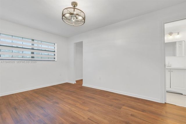 927 NE 199th St 202, Miami, FL 33179