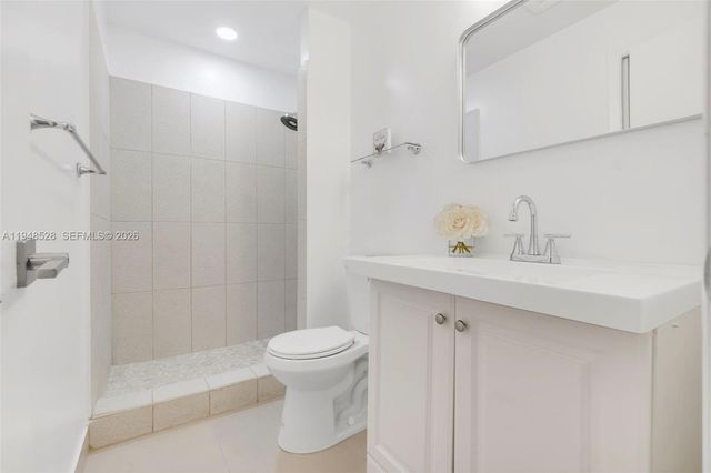 927 NE 199th St 202, Miami, FL 33179