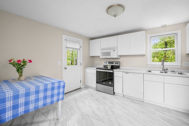 171 Wheeler Rd, Mashpee, MA 02649