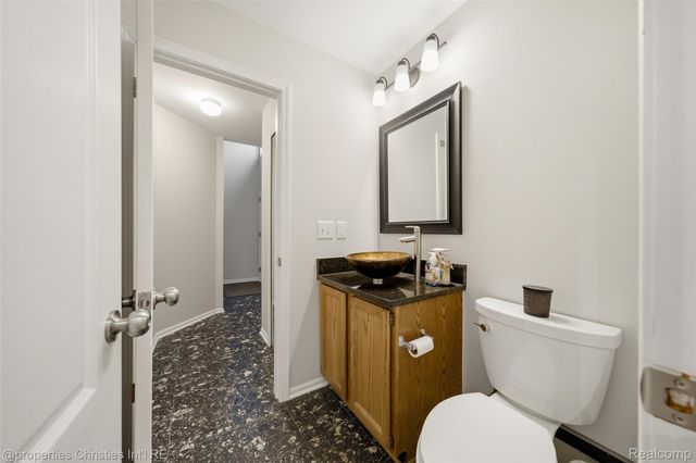 1144 Fairways Boulevard, Troy, MI 48085