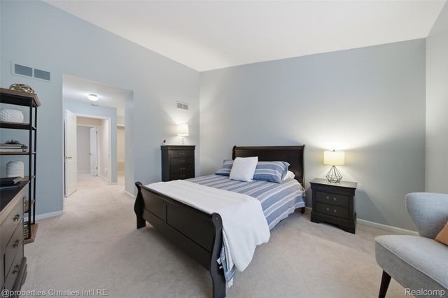 1144 Fairways Boulevard, Troy, MI 48085