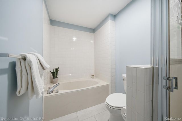 1144 Fairways Boulevard, Troy, MI 48085