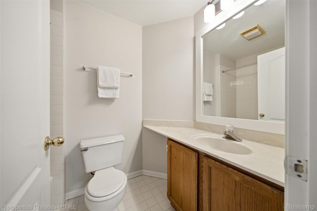 1144 Fairways Boulevard, Troy, MI 48085