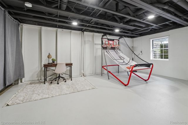 1144 Fairways Boulevard, Troy, MI 48085