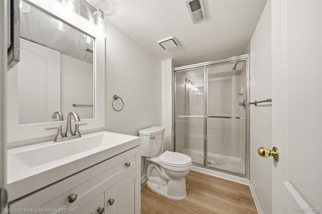 1144 Fairways Boulevard, Troy, MI 48085