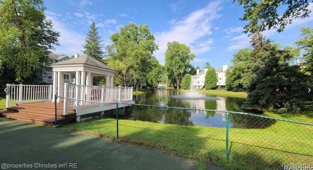 1144 Fairways Boulevard, Troy, MI 48085