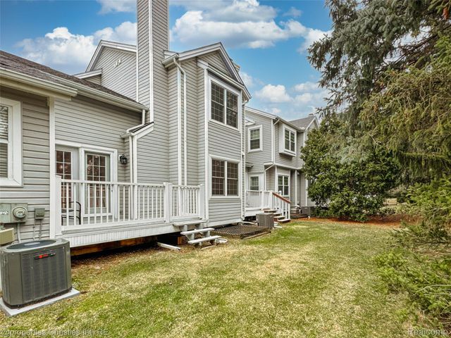 1144 Fairways Boulevard, Troy, MI 48085