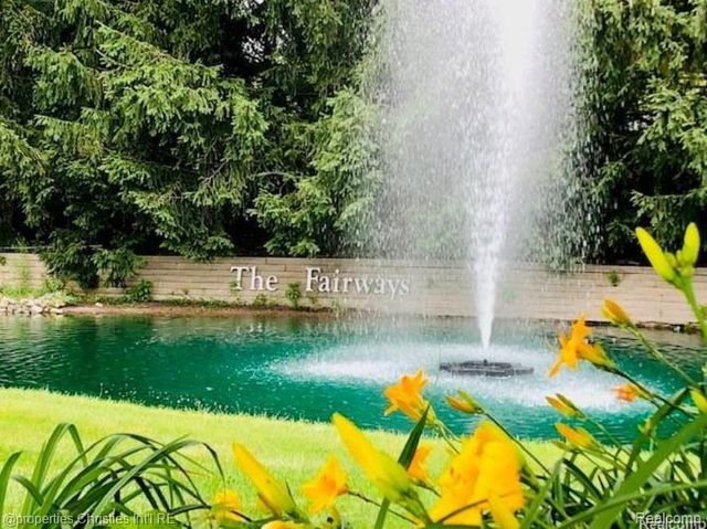 1144 Fairways Boulevard, Troy, MI 48085