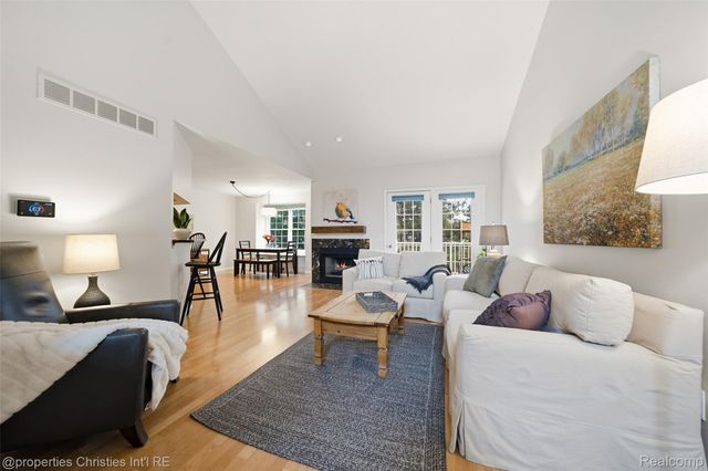 1144 Fairways Boulevard, Troy, MI 48085