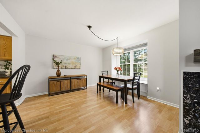 1144 Fairways Boulevard, Troy, MI 48085