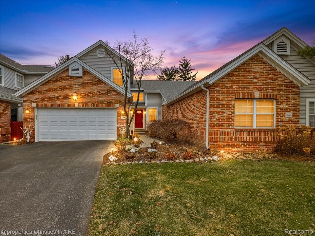 1144 Fairways Boulevard, Troy, MI 48085