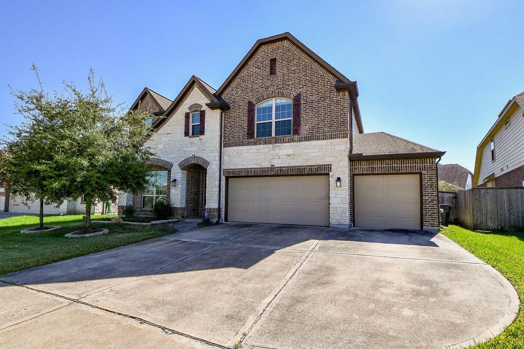 2446 Flowering Brook Lane, Sugar Land, TX 77479
