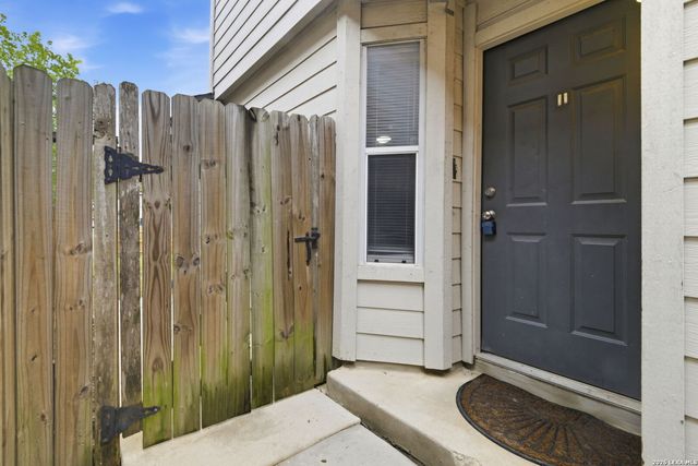 6806 Grapevine Lk, San Antonio, TX 78244