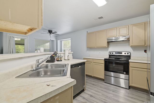 6806 Grapevine Lk, San Antonio, TX 78244