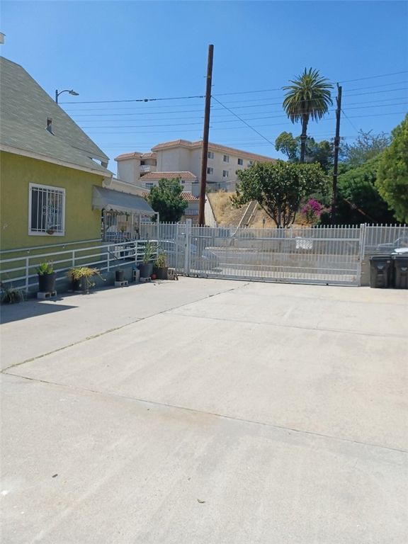 Image 2 of property listing at 3408 N Figueroa Street, Glassell Park, CA 90065