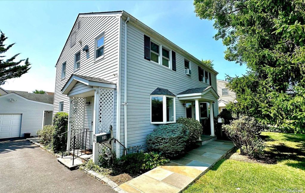 28 Ann Street, Glen Cove, NY 11542