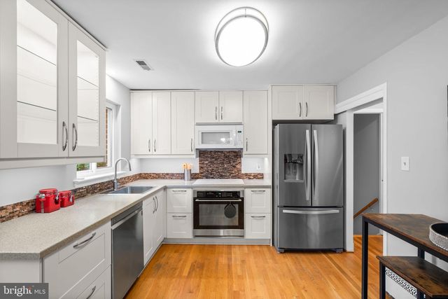 2306 BARBOUR RD, Falls Church, VA 22043