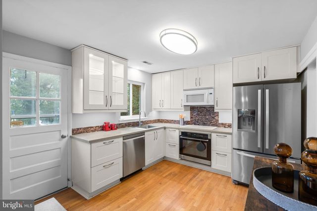 2306 BARBOUR RD, Falls Church, VA 22043