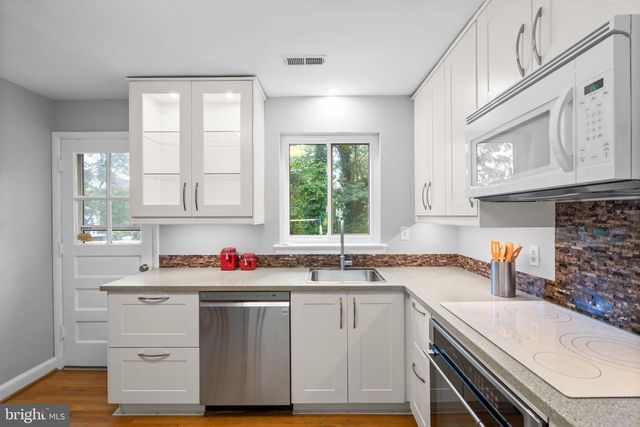 2306 BARBOUR RD, Falls Church, VA 22043