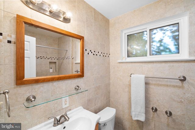 2306 BARBOUR RD, Falls Church, VA 22043