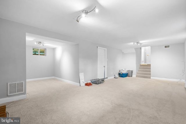 2306 BARBOUR RD, Falls Church, VA 22043