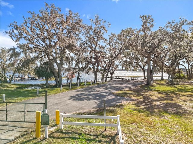 10073 SPRING LAKE DRIVE, Clermont, FL 34711