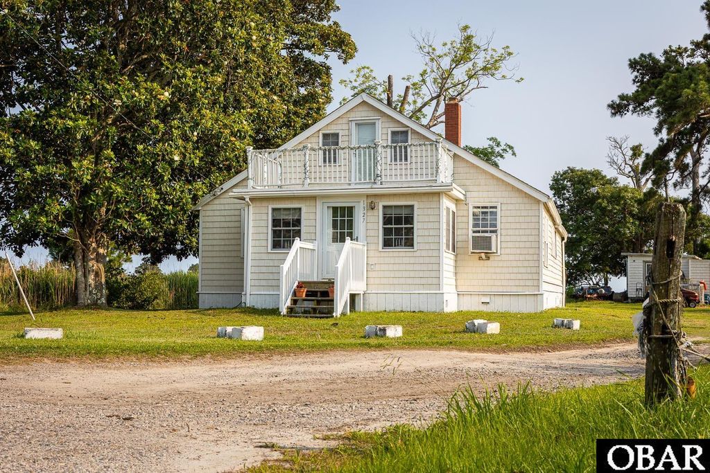 Image 3 of property listing at 1327 W Kitty Hawk Road, Kitty Hawk, NC 27949