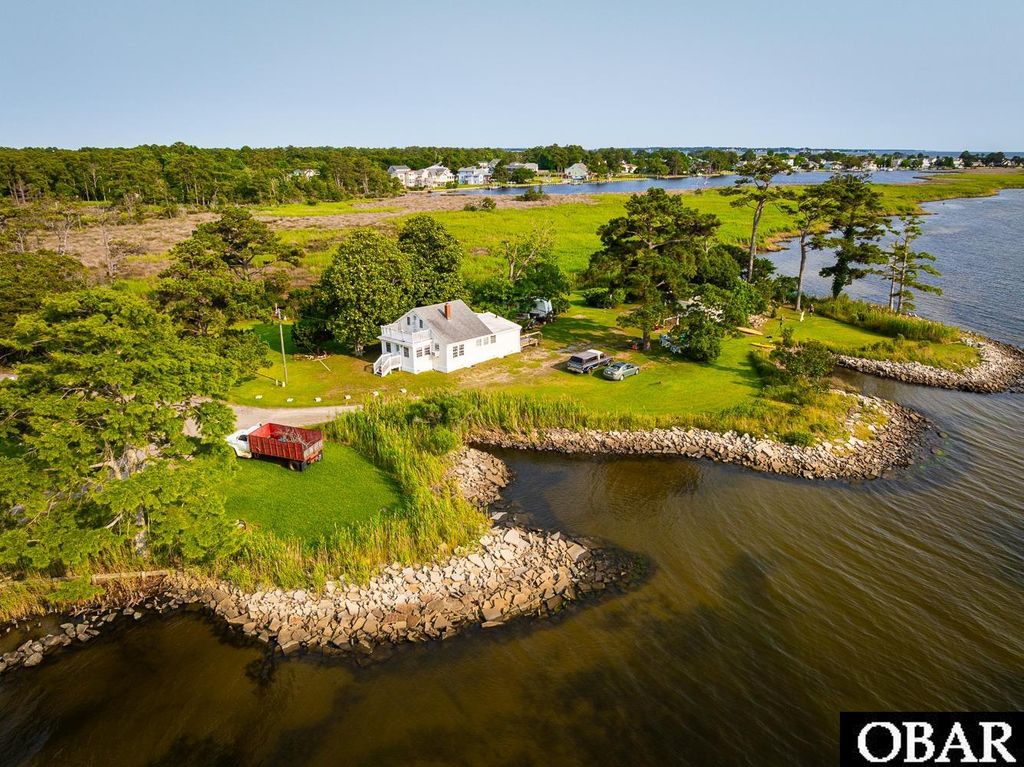 Image 6 of property listing at 1327 W Kitty Hawk Road, Kitty Hawk, NC 27949