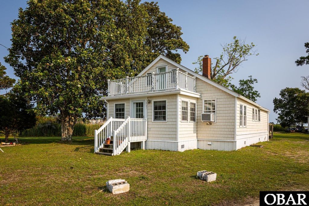 Image 9 of property listing at 1327 W Kitty Hawk Road, Kitty Hawk, NC 27949