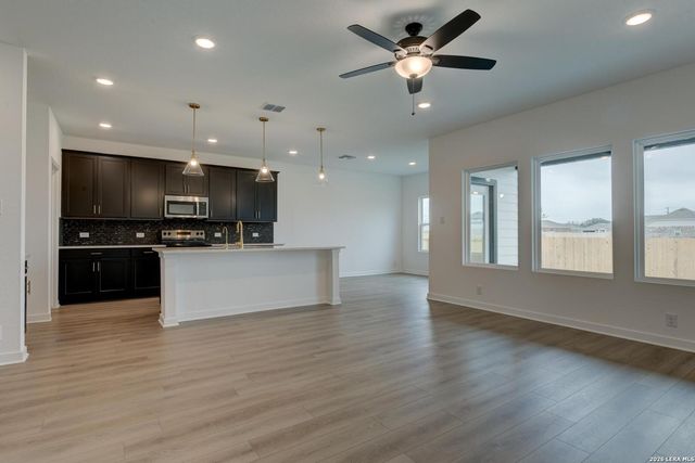 148 Yale St, Seguin, TX 78155