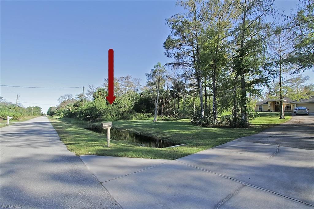 37th Ave NE, NAPLES, FL 34120 — photo 2