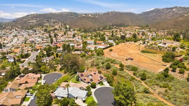2090 Avenida de Aquacate, Escondido, CA 92026