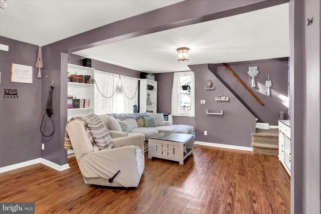 212 CHESTNUT ST, Mount Holly Springs, PA 17065