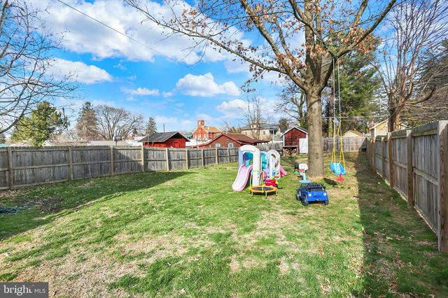 212 CHESTNUT ST, Mount Holly Springs, PA 17065