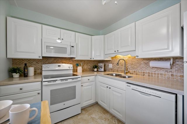 10280 IMPERIAL POINT DRIVE W 21, Largo, FL 33774