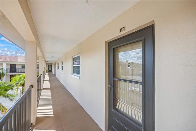 10280 IMPERIAL POINT DRIVE W 21, Largo, FL 33774